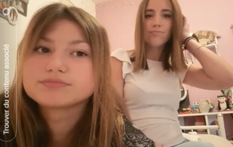 Prend en levrette sa seur